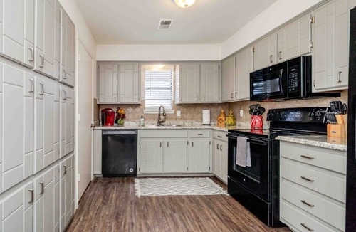 Amarillo Villa | Medi-Park Retreat - Cheerful 2 BD near Hospitals!
