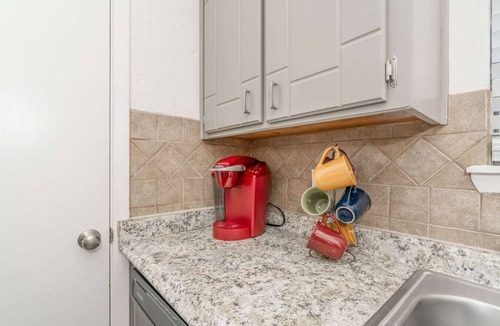 Amarillo Villa | Medi-Park Retreat - Cheerful 2 BD near Hospitals!