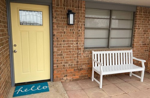 Amarillo Villa | Medi-Park Retreat - Cheerful 2 BD near Hospitals!