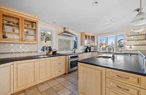 Biddeford Pool House | Mermaid House - A Sunny Seaside Escape
