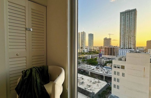 Downtown Miami Apartment | Miami Highrise with Rooftop Pool and Gym