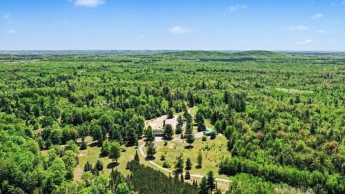 Thompsonville House | Michigan Up North Adventures All seasons retreat