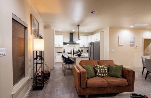 Tulsa House | Mid-Century Kendall Whittier charm 3 big bedrooms Mins frm TU, Dwntown, Expo CTR