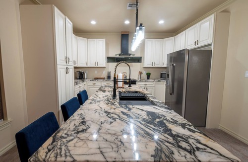 Tulsa House | Mid-Century Kendall Whittier charm 3 big bedrooms Mins frm TU, Dwntown, Expo CTR
