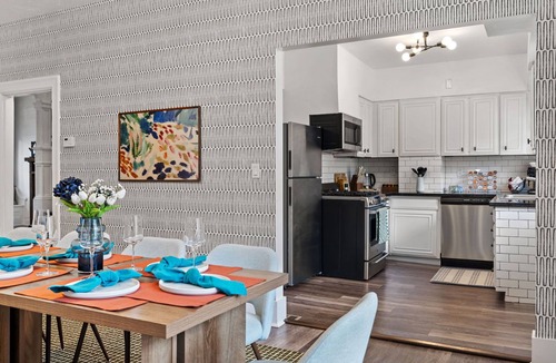 Pittsburgh House | Midcentury 5BD - BBQ & Yard - Close to DT & Pitt