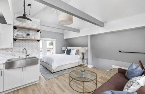 Mapleton/Fall Creek House | Midtown Modern Carriage Home Near Top Attractions Family Friendly