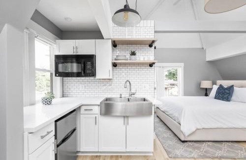 Mapleton/Fall Creek House | Midtown Modern Carriage Home Near Top Attractions Family Friendly
