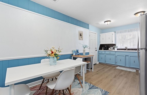 Huron House | Mimi's Cottage, Minutes away from Sports Force Parks and Cedar Point