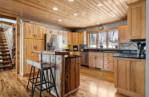 Buffalo House | MINNeSTAY* Maple Lake Chalet