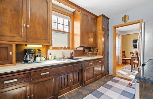 Hale House | MINNeSTAY* Nokomis Haven Pet Friendly | Cozy