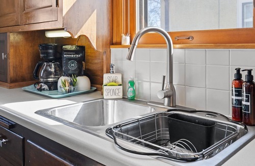 Hale House | MINNeSTAY* Nokomis Haven Pet Friendly | Cozy