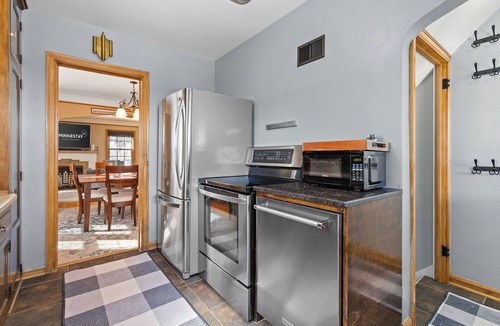 Hale House | MINNeSTAY* Nokomis Haven Pet Friendly | Cozy