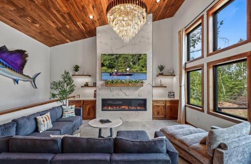 Oneida County House | Minocqua Retreat - Dock, Hot Tub & Game Room