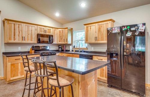 Arbor Vitae House | Mins to Woodruff Lakes: Pet-Friendly Cabin!