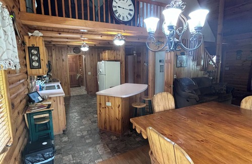 Baudette House | Minutes from Lake of The Woods, on Rainy River beautiful year round home!