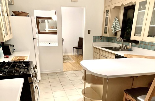 Southeast Heights House | Minutes from the Airport, KAFB, UNM, and the historic Nob Hill!