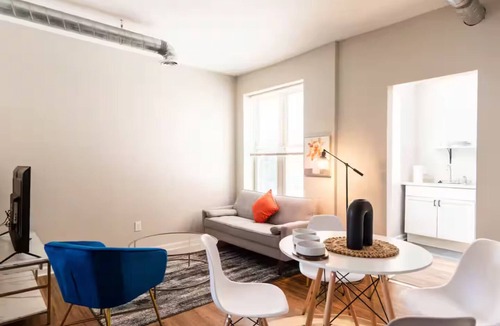Detroit Apartment | Minutes to Downtown: BR Home with Gated Parking