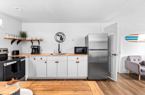 Ludington Apartment | Mitten Flats #5 - 1 Block to the beach! Hot Tub!