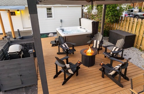 Ludington Apartment | Mitten Flats #6 - 2 Units - 1 Block to the beach!