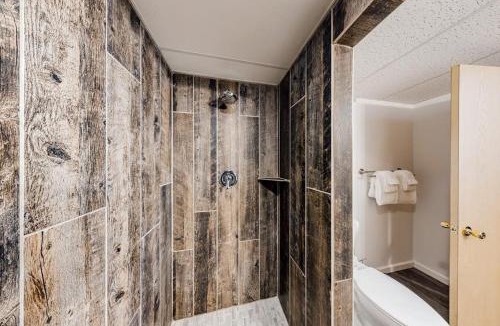 Lac du Flambeau House | Mitten Lake Retreat