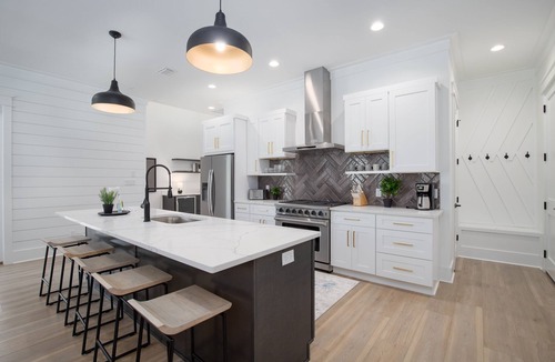 Treetop House | Mockingbird by AvantStay | Modern Design Minutes from the Beach