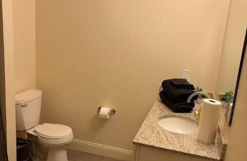Market East District Apartment | Modern 1 Bedroom Downtown Apartment