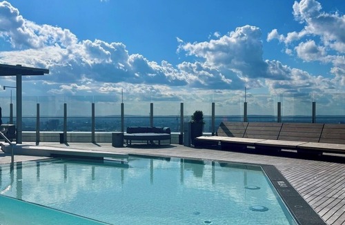 West End Apartment | Modern 1BR steps to Mass General Hospital, TD Garden, Esplanade with Pool/Gym