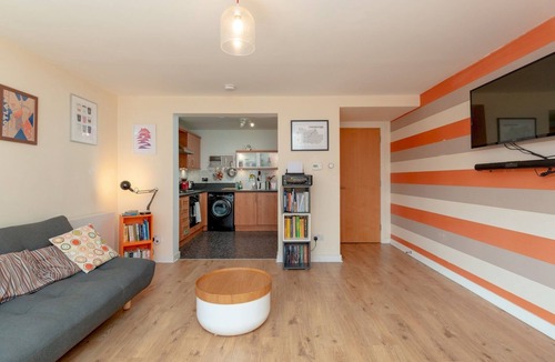 Leith Apartment | Modern 2-Bdr Flat in Edinburgh - Pass the Keys