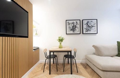 Bathgate House | Modern 2-Bed Armadale Stay | Parking & WiFi