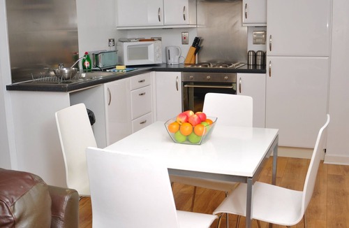 Newhaven Apartment | Modern 2 Bedroom Apartment with FREE Underground parking and Wi-Fi