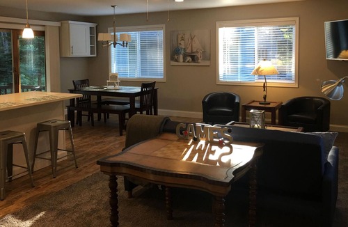 Prudenville House | Modern 2 bedroom home walking distance to Houghton lake. Clean and New.