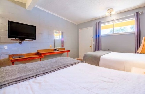 Wheeler Hotel | Modern 2-Queen Option Near Wheeler Paths & Museum + Free Parking