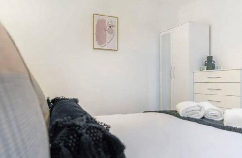 Middlesbrough House | Modern 2BR Middlesbrough Parking