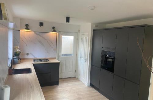 Paisley House | Modern 3 bed home by Glasgow airport