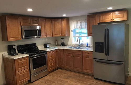 Ocean Park Apartment | MODERN 3 BEDROOM WITH AIR CONDITIONING AND FREE BEACHFRONT PARKING PASS .