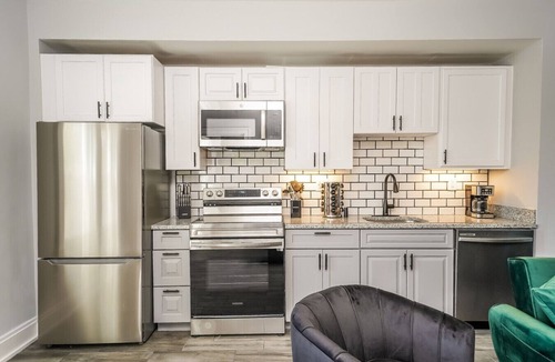 Cleveland Apartment | Modern 3 Bedroom Retreat Near Downtown, I-90 & Lake Erie