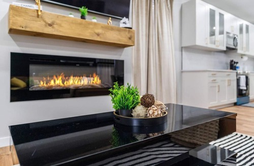 Near Eastside House | Modern 3-Br Retreat Downtwn Indy