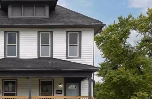 Indianapolis House | Modern 3 BR Townhouse Downtown Indy