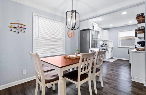 Parma Heights House | Modern 3Bed Home Near CLE With Private Backyard