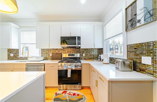 St. Marks Apartment | Modern 3BR & 3BA Boston Apt - Patio, Bathtub, Walk to Red Line 82