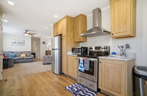 Port Clinton House | Modern 3BR Home — King Suite, Fire Pit, 5 Min to Lake Erie Beach