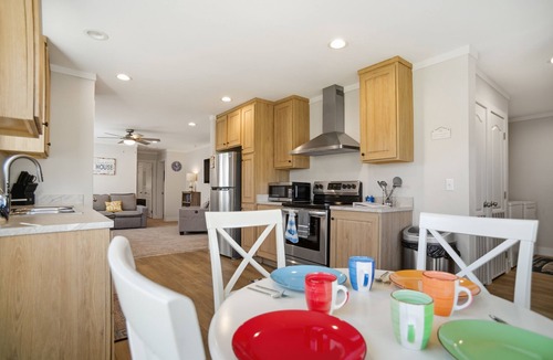 Port Clinton House | Modern 3BR Home — King Suite, Fire Pit, 5 Min to Lake Erie Beach