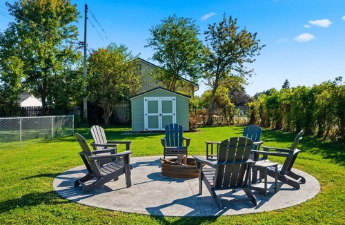Port Clinton House | Modern 3BR Home — King Suite, Fire Pit, 5 Min to Lake Erie Beach