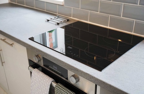 Washington House | Modern 3BR Washington sleeps 6 by Stay With Us