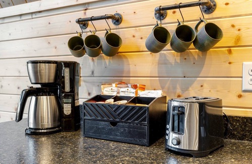 Bethel Ski Chalet | Modern A-Frame~ 9min Sunday River! HotTub! FirePit! Arcade Games! Slps 12