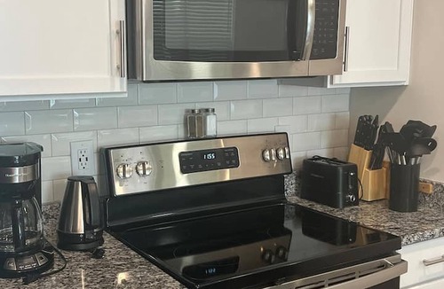 Buechel Apartment | Modern and Comfortable 2BR apt in Louisville!