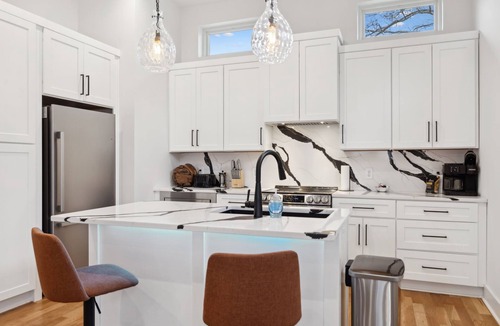 Haynes Area House | Modern and sleek unit near Downtown with billiards