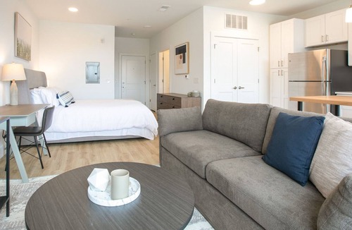 Blue Ash Apartment | Modern Apartment in Prime Location (ID7158X72)