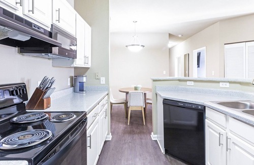 Fort Wayne Apartment | Modern Apartment in Prime Location (ID8693X2)