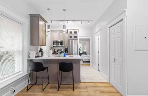 Point Breeze North Apartment | Modern Apt w/Netflix-Close to Dining, Shopping